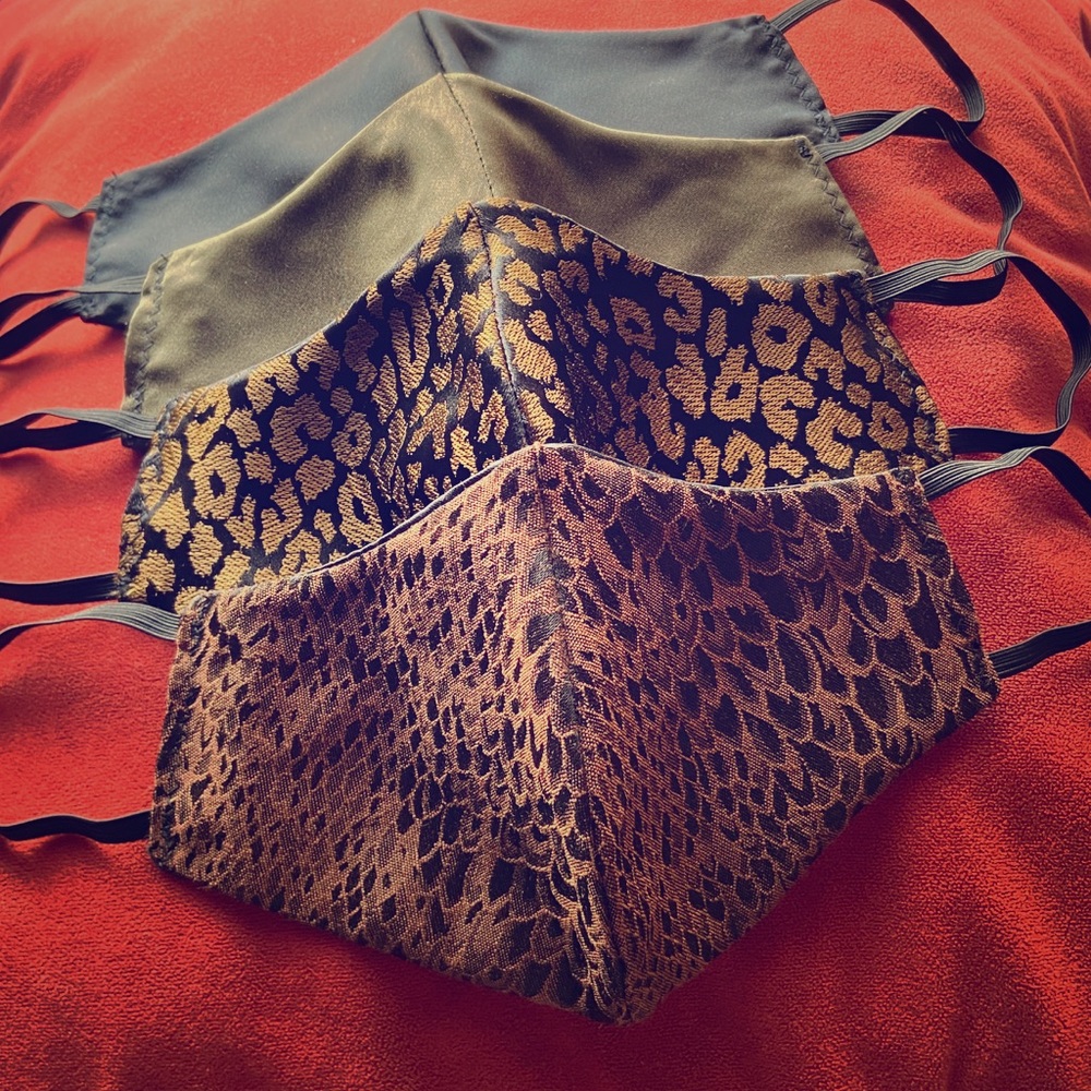 Bundle of Reversible Masks